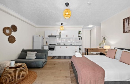 Fortitude Valley Apartment | Cozy studio with balcony & resort-style amenities