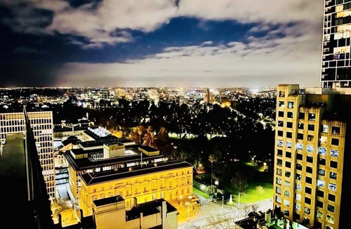 Chinatown Apartment | Cozy unit close to Parliament w/Amazing City Views