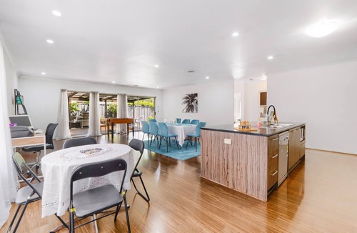Cranbourne North House | Cranbourne Cottage, Home Away from Home with a Resort feel.