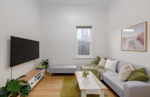 Cremorne House | Cremorne Cottage - MCG, Bars, cafes & Richmond Hub