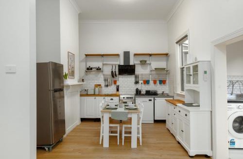 Cremorne House | Cremorne Cottage - MCG, Bars, cafes & Richmond Hub