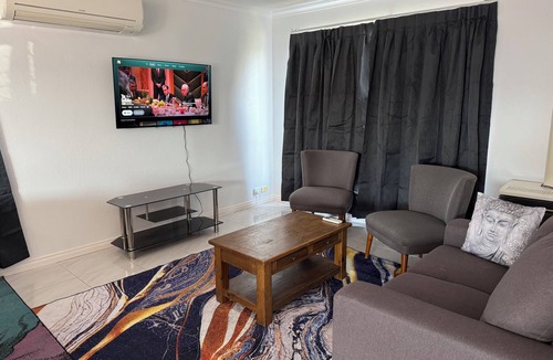 Queanbeyan Hotel | Crest Motor Inn