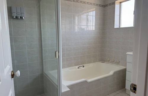 Queanbeyan Hotel | Crest Motor Inn