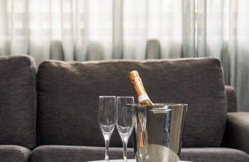 St Kilda Hotel | Crest on Barkly