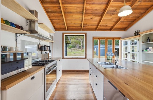 Highcroft House | Crofters Rest A Light Filled Hideaway on the stunning Tasman Peninsula