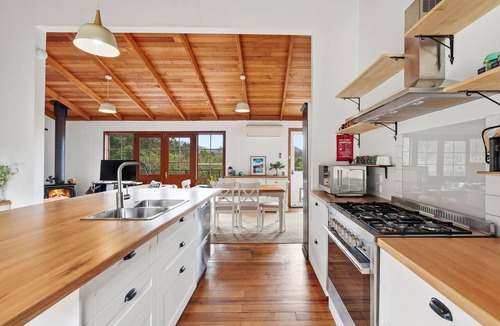 Highcroft House | Crofters Rest A Light Filled Hideaway on the stunning Tasman Peninsula