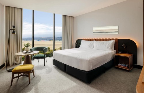Mawson Lakes Hotel | Crowne Plaza Adelaide Mawson Lakes by IHG