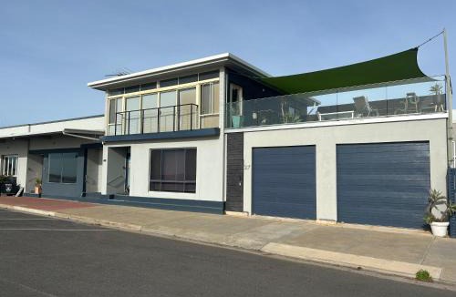 Port Vincent Apartment | crystal blue apartment