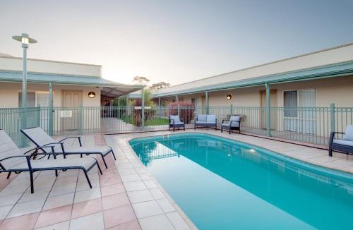 Strathdale Hotel | Crystal Inn