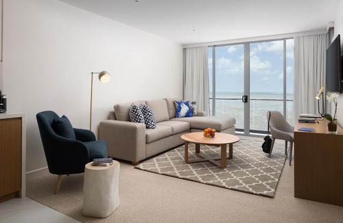 Cairns Central Business District Hotel | Crystalbrook Riley