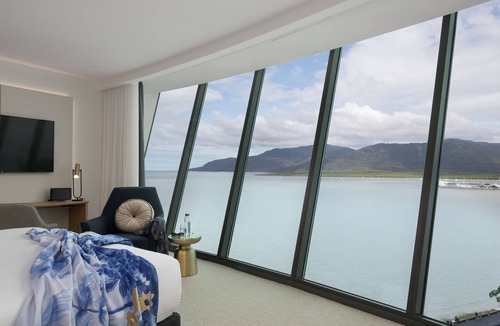 Cairns Central Business District Hotel | Crystalbrook Riley