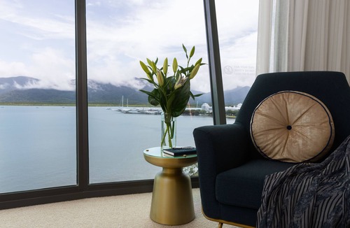 Cairns Central Business District Hotel | Crystalbrook Riley