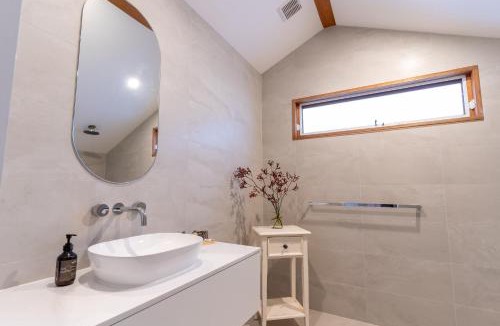 Burragate Other | Currajong Retreat