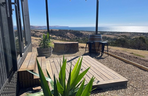 Carrickalinga Cabin | CURROLGA Tiny coastal house - "view to die for"