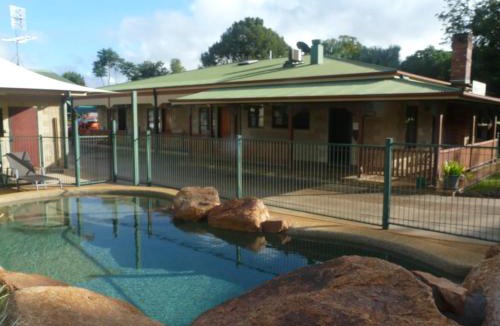 Yungaburra Hotel | Curtain Fig Motel