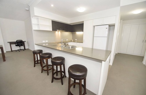 Gladstone Apartment | Curtis Central Apartments