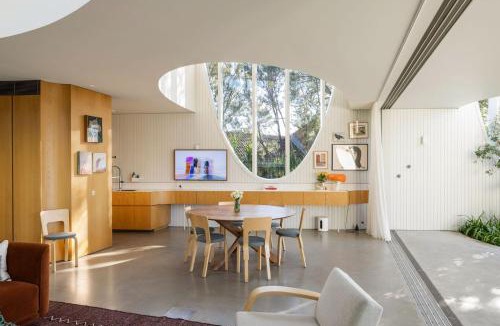 Glebe House | Curva, Glebe