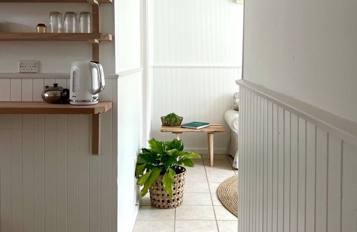 Long Jetty Apartment | Cute Beachside Unit By The Sea