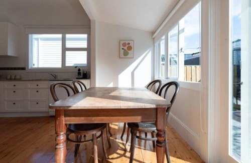 Launceston CBD House | Cute & Comfortable Cottage: Near City with Parking