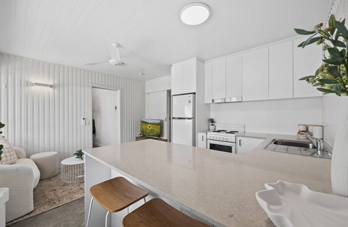 Alexandra Headland Apartment | Cute & Compact, pet friendly apartment easy access to Alex or Mooloolaba beaches