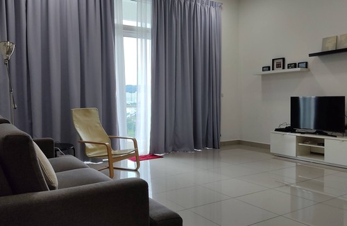 Kampung Batu Maung Apartment | D Paradise 1 with High Speed Wifi & Amenities