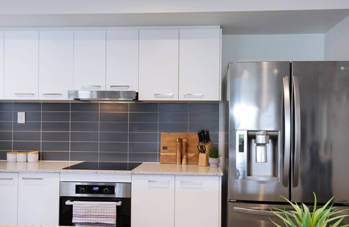 Dakabin House | Dakabin Escape Modern Comfort near Dining and Shops