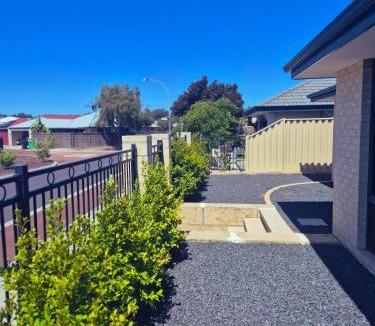 Dalyellup House | Dalyellup Guest House- Walk to Shops, Near Beach & Bunbury