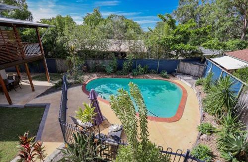 Agnes Water House | Damia Villa 2 Agnes Water - pool, walk to beach, air conditioned