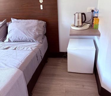 Darwin City Centre Apartment | Darwin City Central - a cozy, budget one bedroom unit in complex in Darwin City!