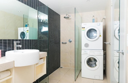 Darwin City Centre Apartment | Darwin Harbour Sunset Views