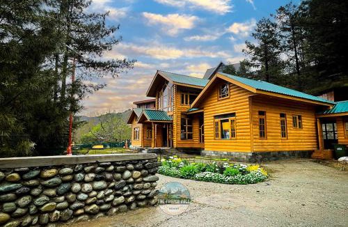 Srinagar Resort | Dawat-e-Drung by FrozenFall Resort