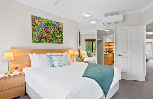 Cairns Apartment | Dawnbreak Sunrise Balcony and Resort Pool