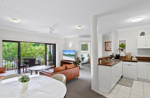 Cairns Apartment | Dawnbreak Sunrise Balcony and Resort Pool