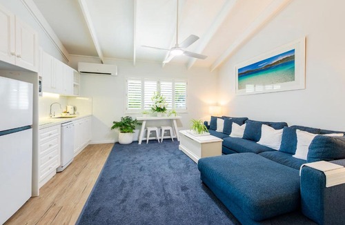 Rainbow Beach Hotel | Debbie's Place