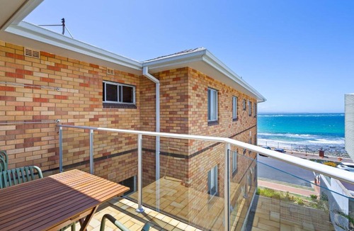 Forster Apartment | Debra Court 11