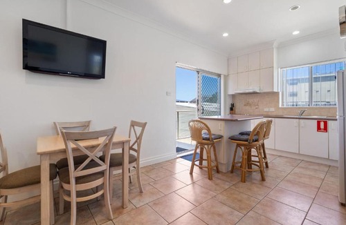 Forster Apartment | Debra Court 11