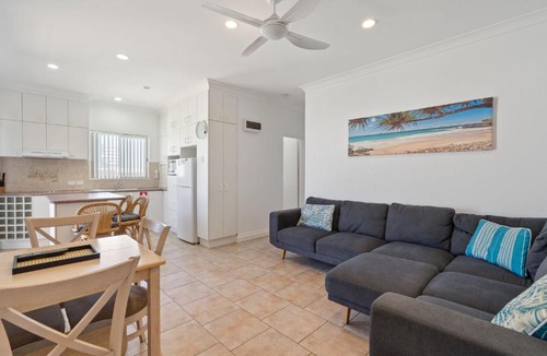 Forster Apartment | Debra Court 11