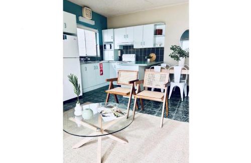 Forster Apartment | Debra Court 6