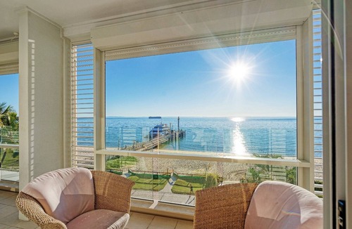 Brisbane Waterfront House | Deep Blue 12 Apartment Moreton island