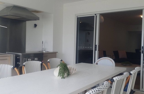 Brisbane Waterfront Apartment | Deep Blue 2 Apartment 18