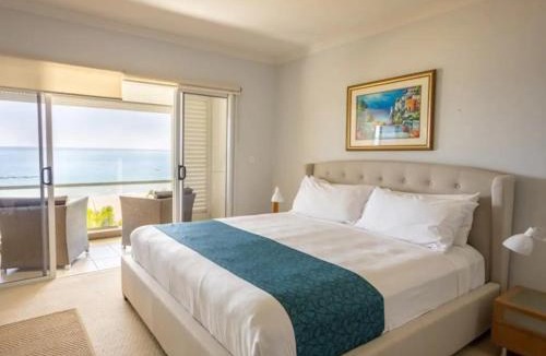 Brisbane Waterfront Apartment | Deep Blue 5