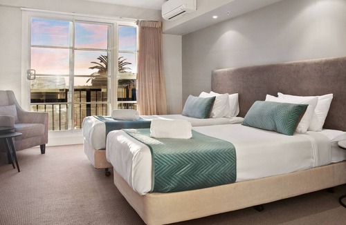 Warrnambool Hotel | Deep Blue Hotel & Hot Springs