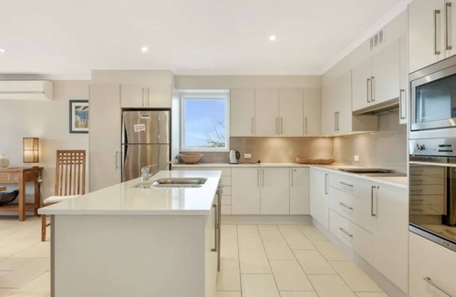Mollymook Beach House | Deja View - Breathtaking Beach House in Mollymook