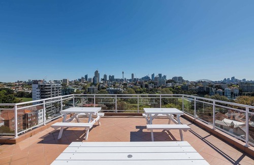 Darling Point Apartment | Delightful Darling Point Studio w Stunning Rooftop