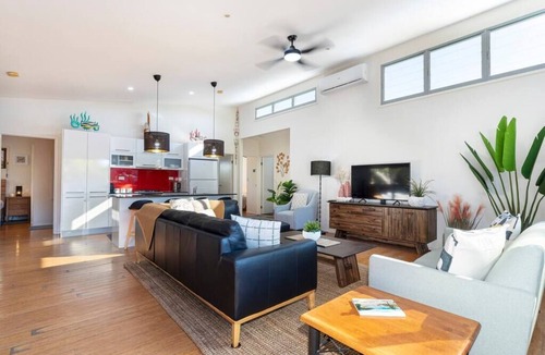 Dicky Beach House | Delightful Dicky Beach 3 Bedroom Holiday House