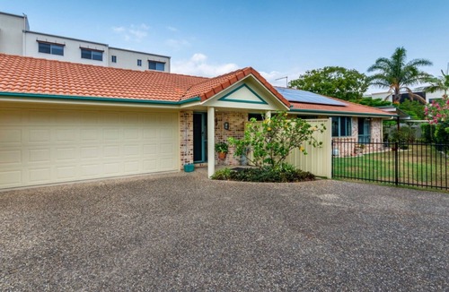 Bongaree Apartment | Delightful Duplex on Rose