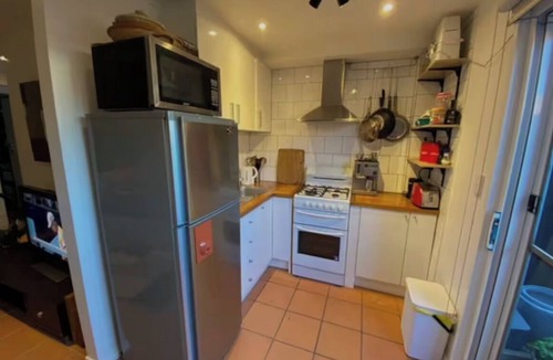 Newport Apartment | Delightful Private 1 bed apt, 1 min to train, cafes, shops