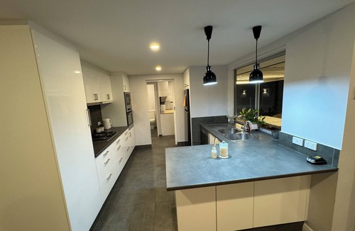 Forrestfield House | Deluxe A-class family home with swimming pool