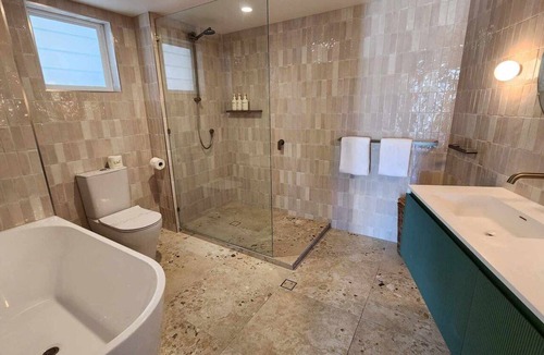 Point Lookout Resort | Deluxe Beach Apartment - 3 bedrooms