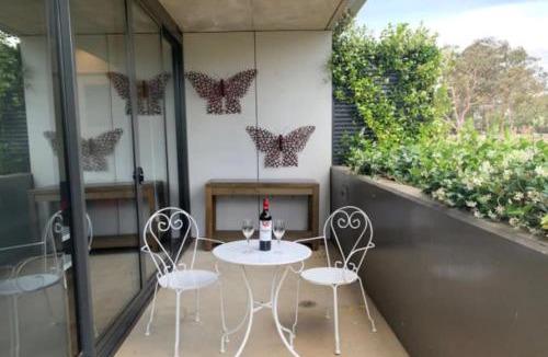 Lyneham Apartment | Deluxe Studio Apartment in the Center of Canberra - Hosted by CanStay